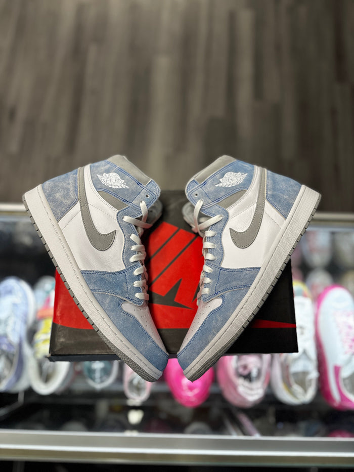 2021 Air Jordan Retro 1 High "Hyper Royal Smoke Grey"